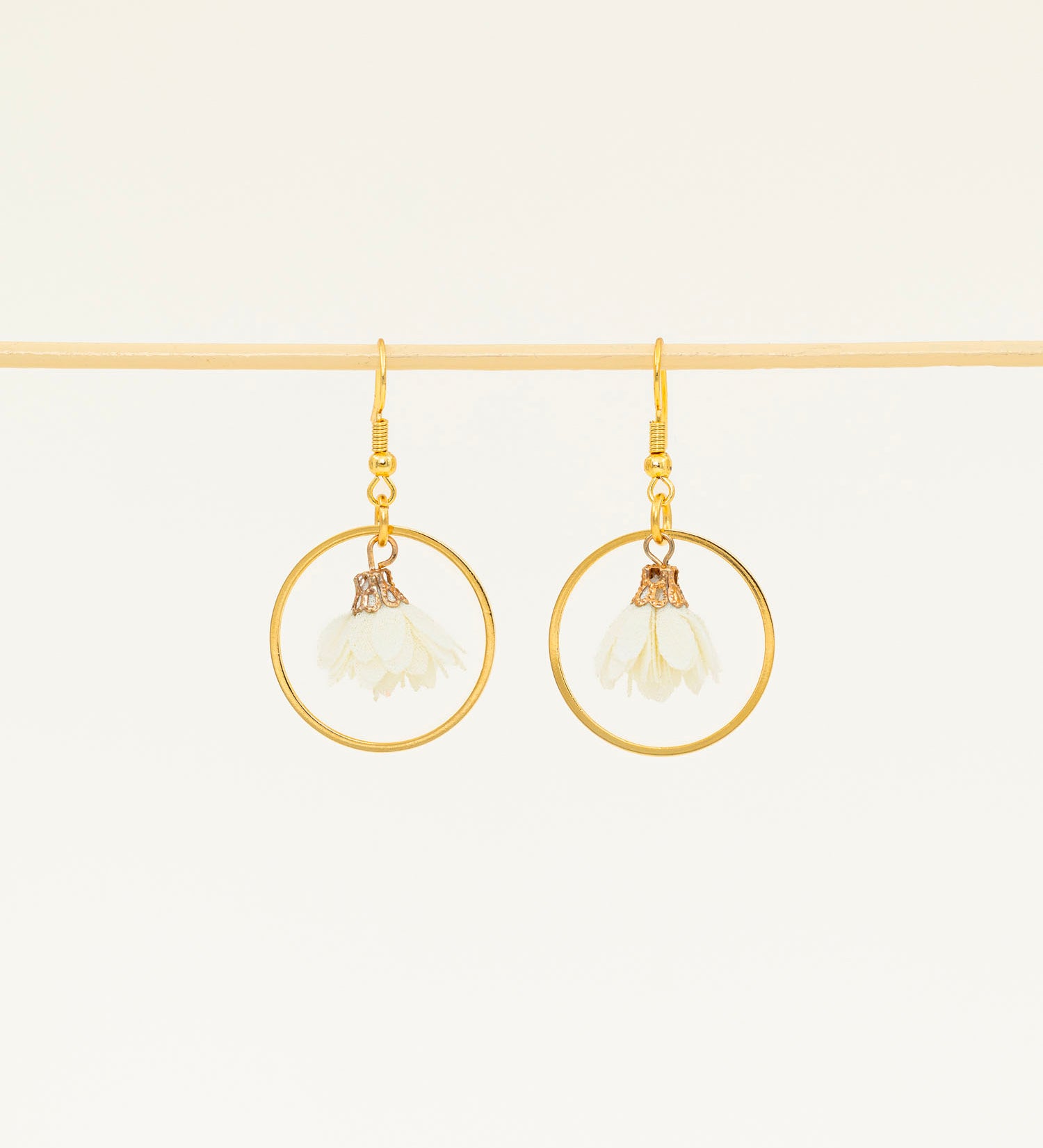 Boucles d'oreilles Malaga -bijou pompon tissu fait main, créatrice française