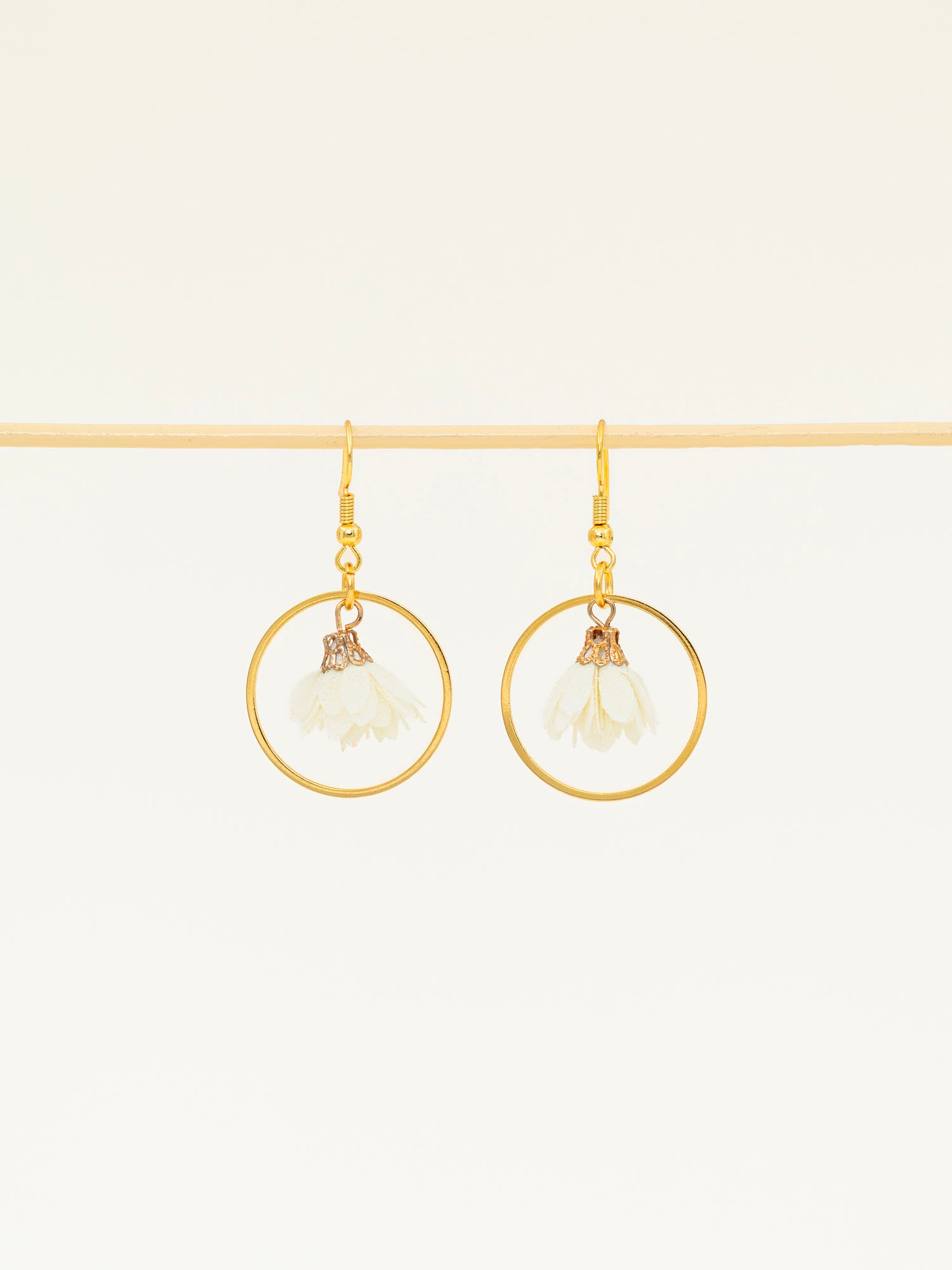 Boucles d'oreilles Malaga -bijou pompon tissu fait main, créatrice française