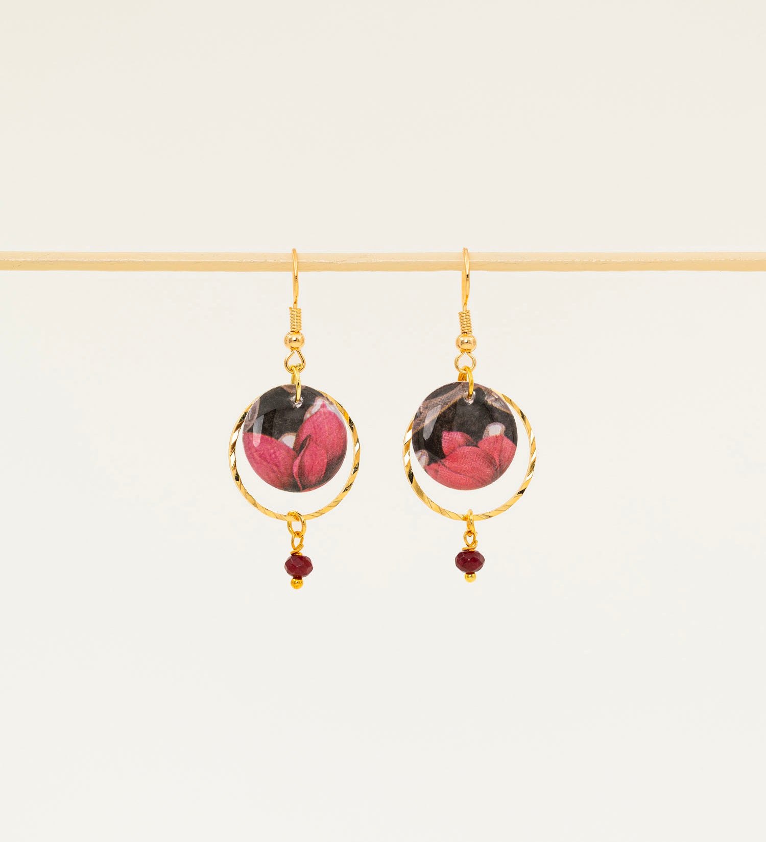 Boucles d'oreilles artisanales Palerme rouge - papier résiné fleurs profondes et pierre naturelle, fait main en France