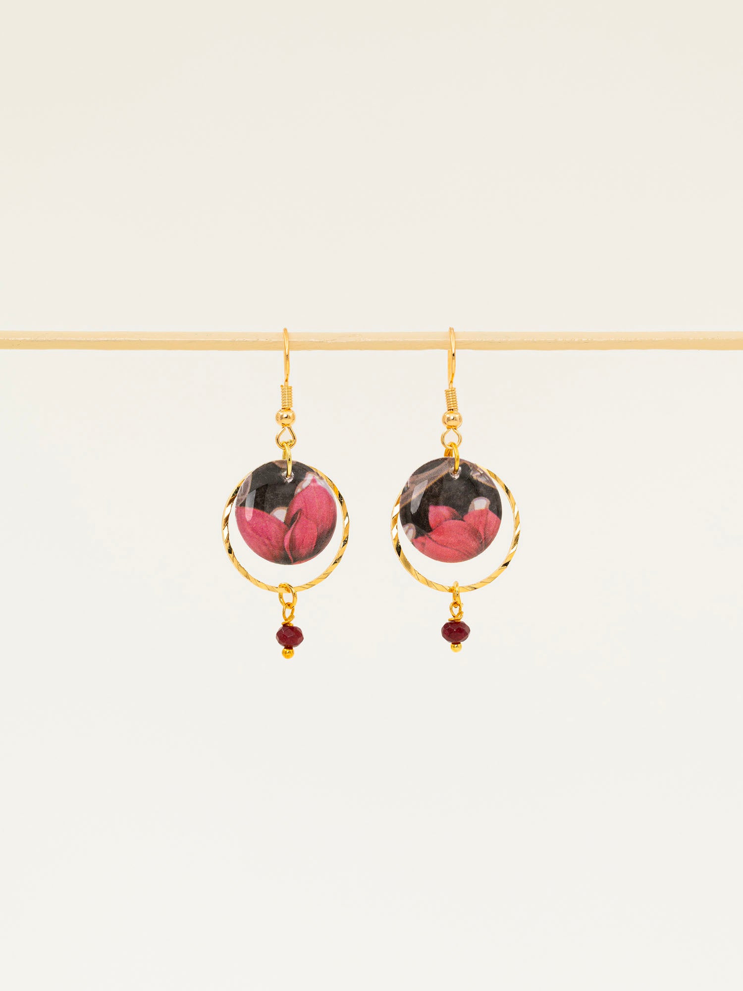 Boucles d'oreilles artisanales Palerme rouge - papier résiné fleurs profondes et pierre naturelle, fait main en France