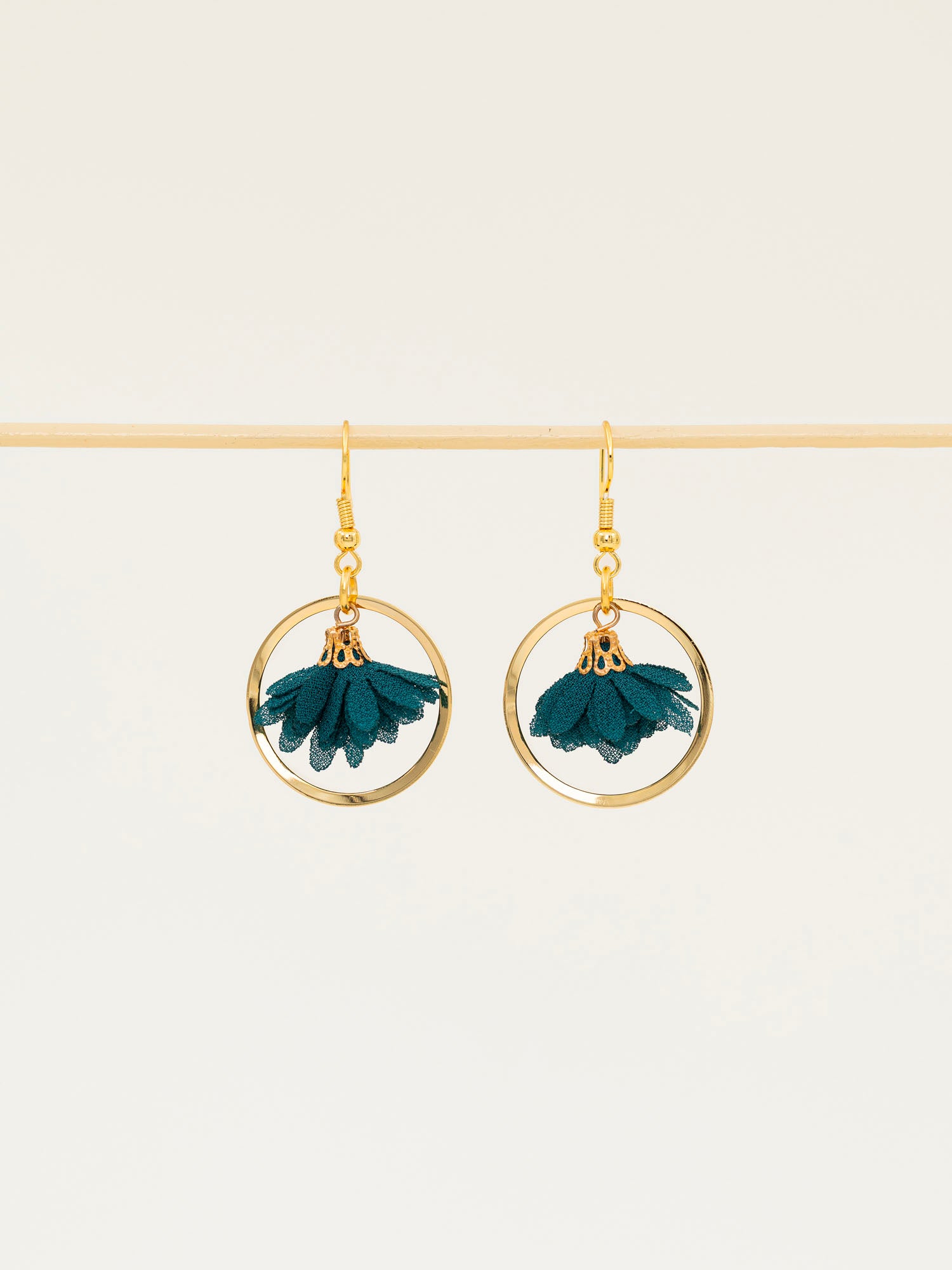 Boucles d'oreilles Malaga -bijou pompon tissu fait main, créatrice française