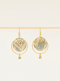 Boucles d'oreilles artisanales Savannah - papier résiné motif végétal et soleil doré, fait main en France