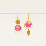 Boucles d'oreilles Medellín, disque papier japonais magnolia rose, anneau laiton torsadé brut, asymétriques