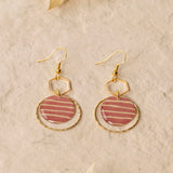 Boucles d'oreilles artisanales Cusco bleu - papier résiné rayé et laiton doré, fait main en France
