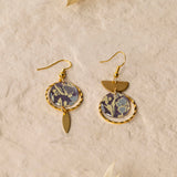 boucles d'oreilles Salvador, asymétrie demi-cercle et navette laiton, disque Liberty
