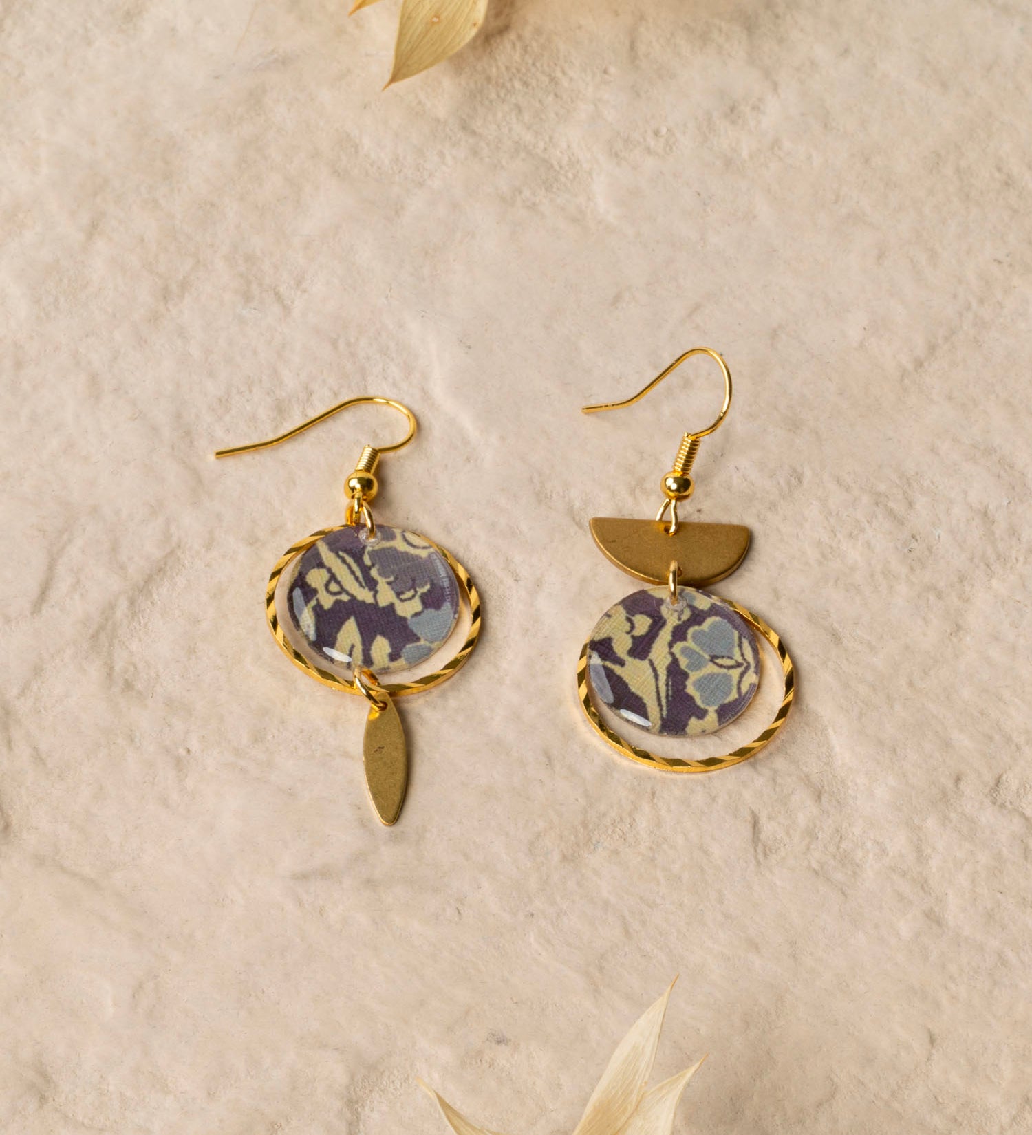 boucles d'oreilles Salvador, asymétrie demi-cercle et navette laiton, disque Liberty