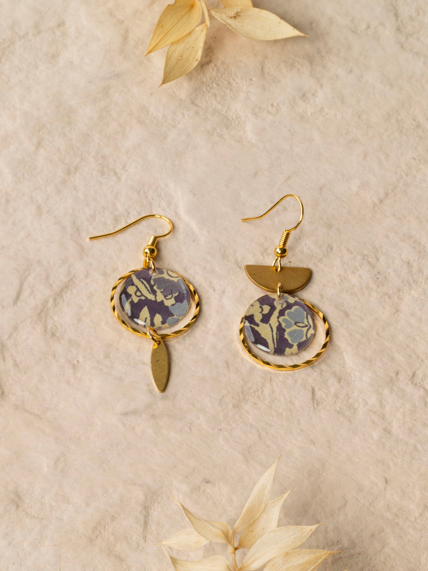 boucles d'oreilles Salvador, asymétrie demi-cercle et navette laiton, disque Liberty