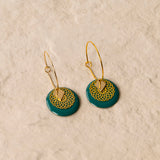 Boucles d'oreilles artisanales Austin bleu - émail et estampe ciselée, fait main en France