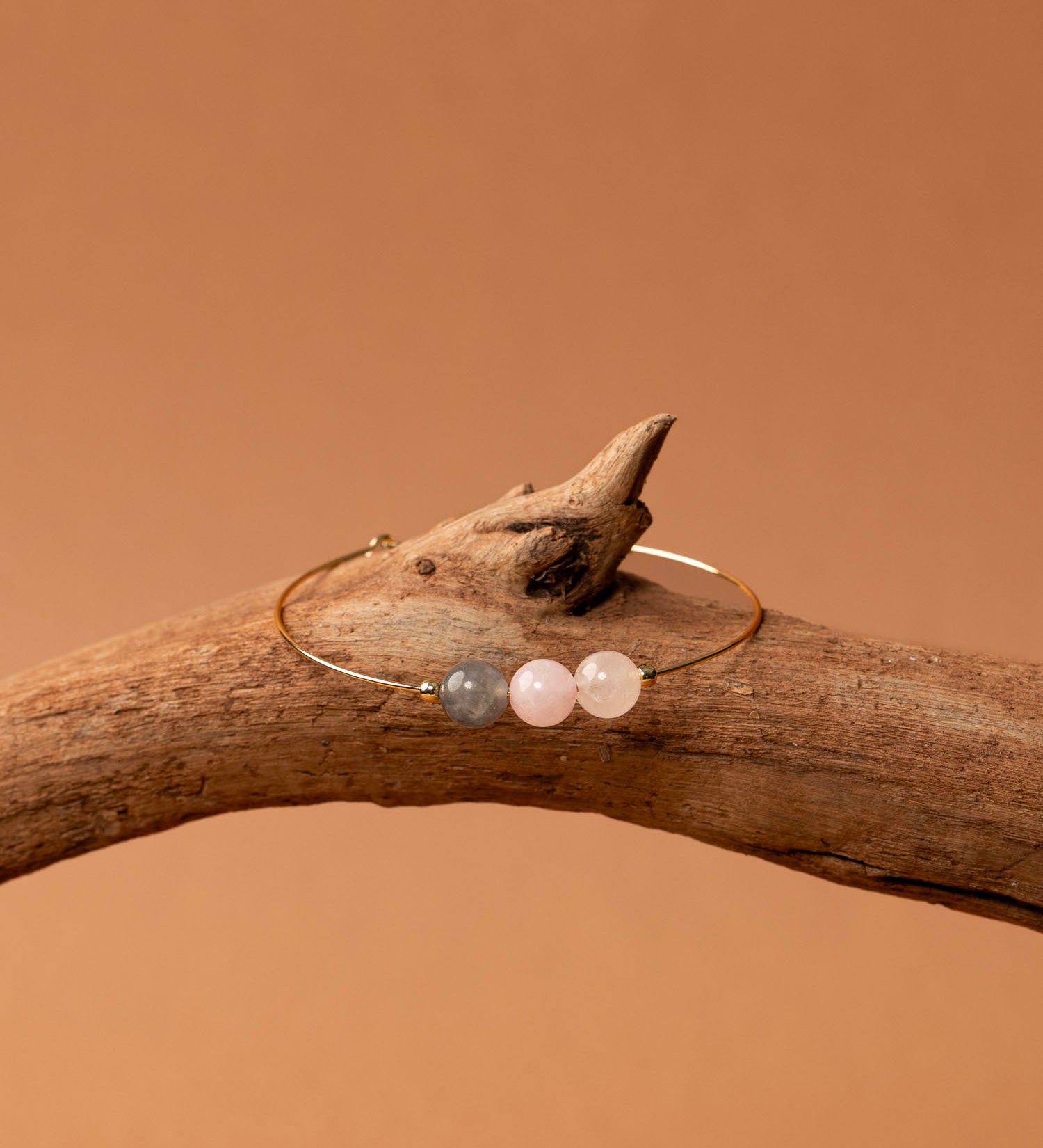 Bracelet jonc Kea - aigue-marine, quartz blanc et calcite, plaqué or 24K, fait main en France