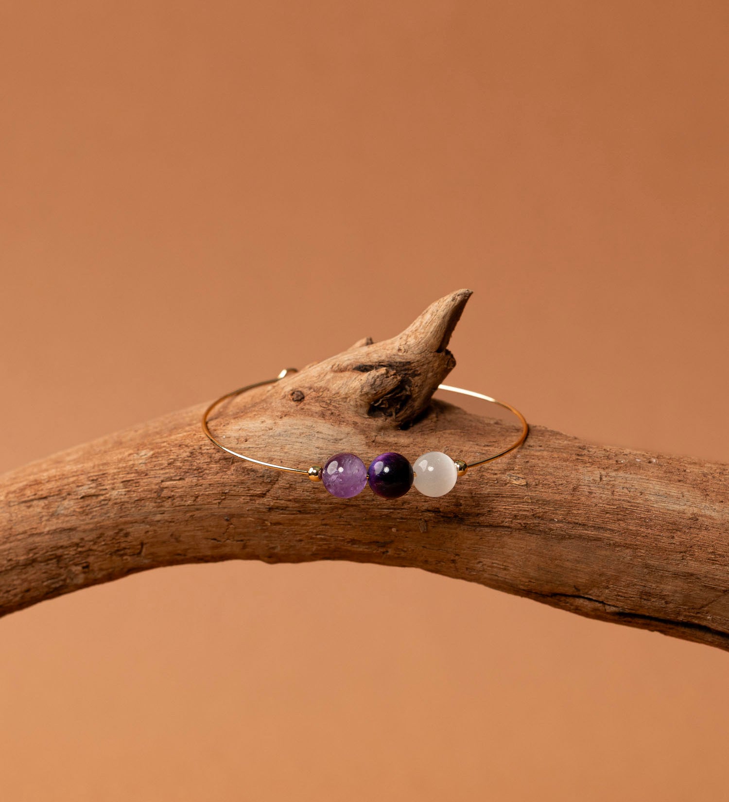 Bracelet jonc Inari - améthyste et pierre de lune, plaqué or 24K, fait main en France