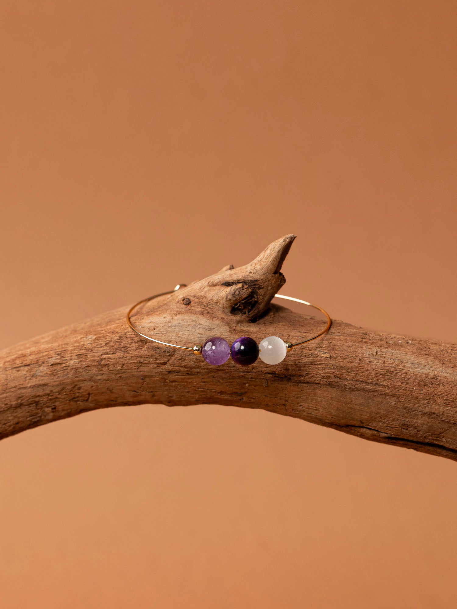 Bracelet jonc Inari - améthyste et pierre de lune, plaqué or 24K, fait main en France