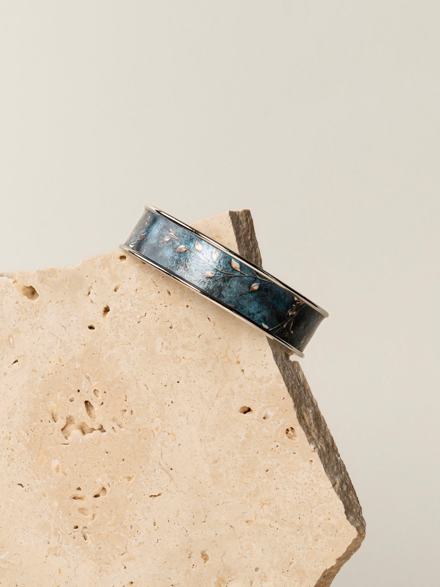 Bracelet manchette Meije - bleu ardoise marbré et feuilles dorées, fait main en France
