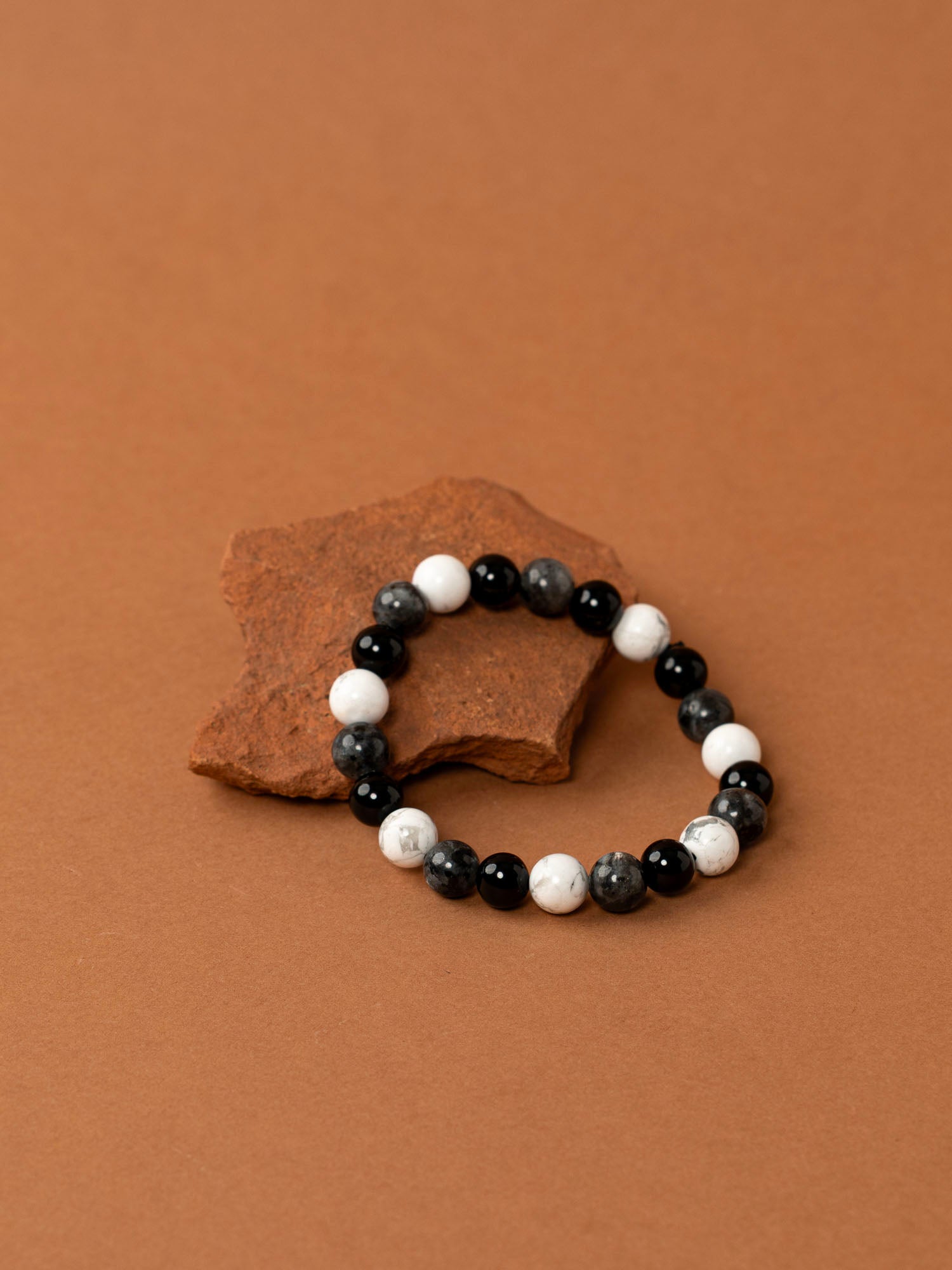 Bracelet perles Everest - onyx, howlite et labradorite, fait main en France