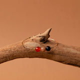 Bracelet jonc Saona - œil de tigre, pierre du soleil et agate rouge, plaqué or 24K, fait main en France